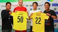 Persegres memboyong dua pemain anyar, Sasa Zecevic dan Yusuki Kato lawan Persib (Liputan6.com/Dimas Angga P)