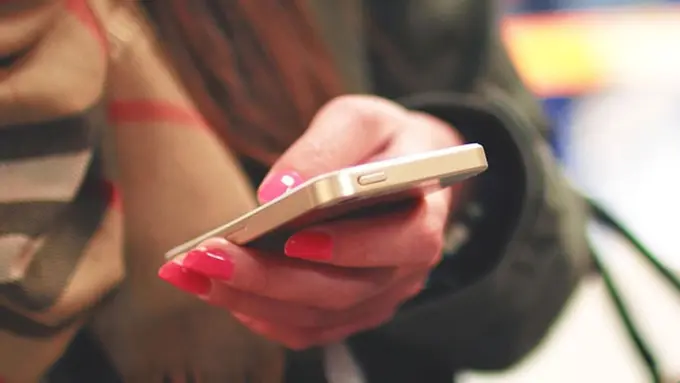 [Bintang] Editor Says: Hidup Bahagia Tanpa Follow Akun Mantan