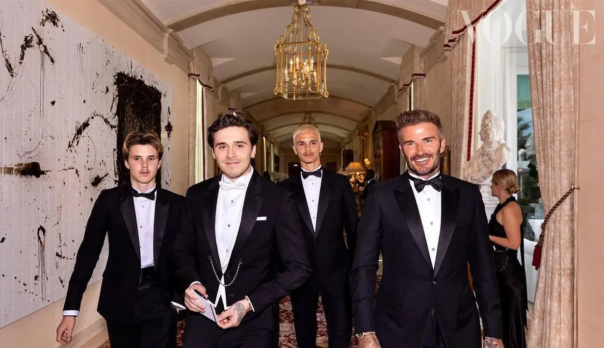 Sedangngkan para siblings menjadi best man dan tampak gagah dalam balutan jas disertai dasi kupu-kupu yang menawan. (Foto: Instagram/ Vogue).