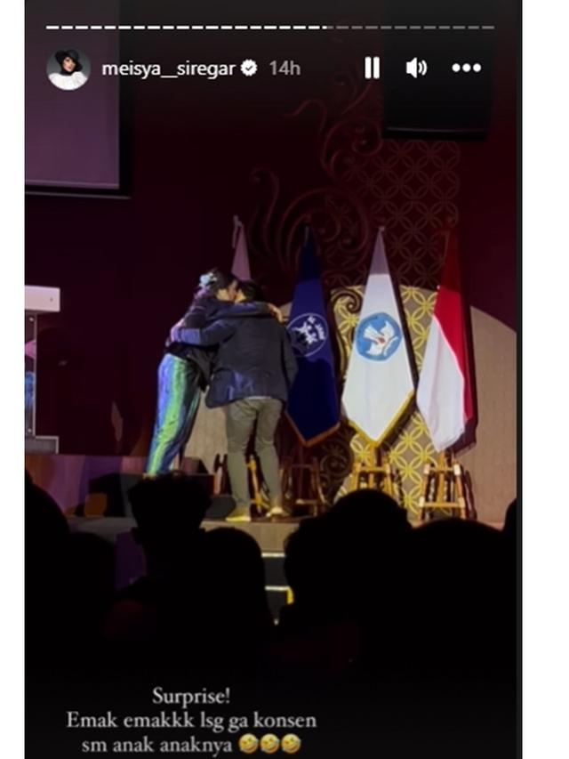 8 Potret Kelulusan Alleia Anak Ariel NOAH, Dapat Kejutan dari Sang Ayah