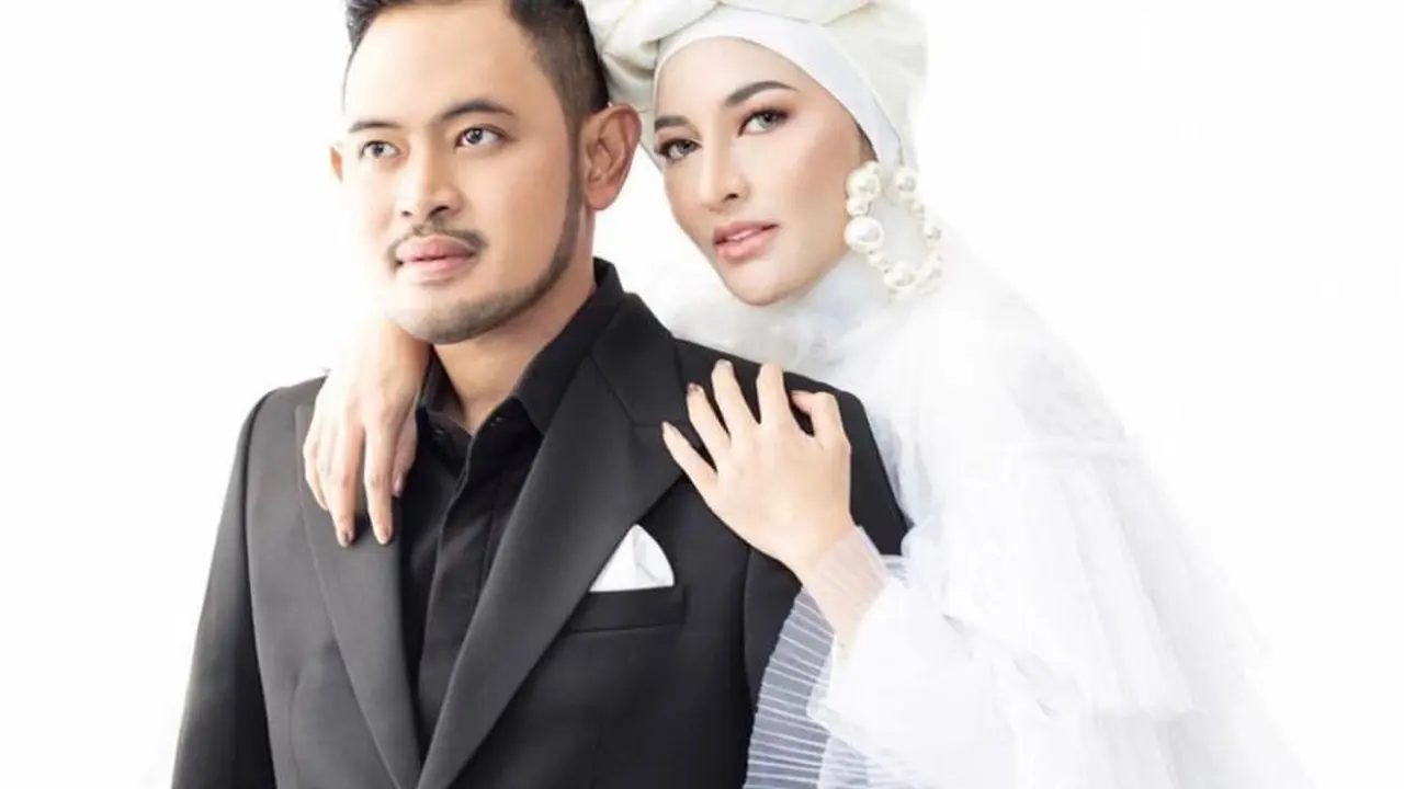 Gilang Widya Pramana dan istri