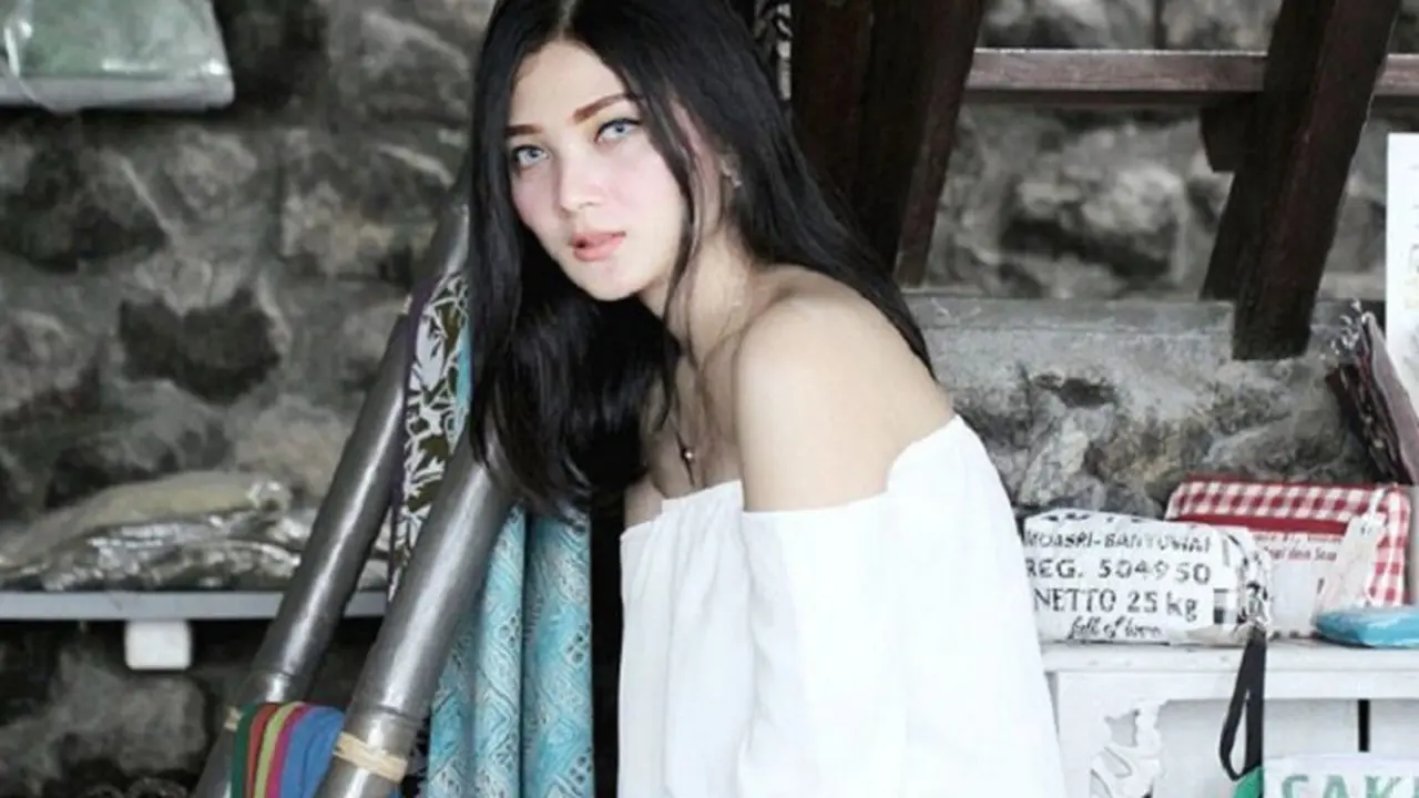 Di tengah bencana alam yang tidak mengenakan, sesosok wanita cantik pun hadir seperti bidadari banjir, ia adalah Nur Aini Wulandaru.