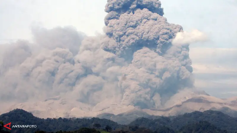 letusan-kelud-140215c.jpg