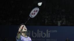 Tunggal putra Indonesia, Anthony Sinisuka Ginting, saat melawan wakil Belanda, Mark Caljouw, pada Indonesia Open di Istora Senayan, Rabu, (4/7/2018). Anthony Ginting menang 21-9, 21-17. (Bola.com/M Iqbal Ichsan)