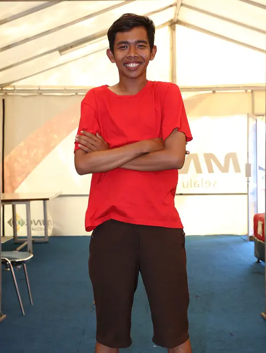 Dede Sunandar yang biasanya hanya menjadi pelengkap, sekarang menjadi pemeran utama. Disini Dede menjadi pahlawan berkekuatan super loh! (Galih W. Satria/Bintang.com)