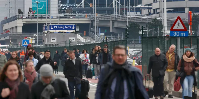 20160322-Warga Kocar-kacir saat Ledakan Menghancurkan bandara Zaventem Belgia