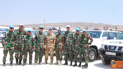 Citizen6, Lebanon: Satgas Konga SEMPU menerima kedatangan Staf J-6 UNIFIL Bidang Teknisi Perawatan Kendaraan Jammer, Warrent Officer Devivo dan Sergent Anyapor, di Markas Konga XXV-D, UN Posn 7-3, Lebanon Selatan, Kamis (2/8). (Pengirim: Badarudin Bakri).