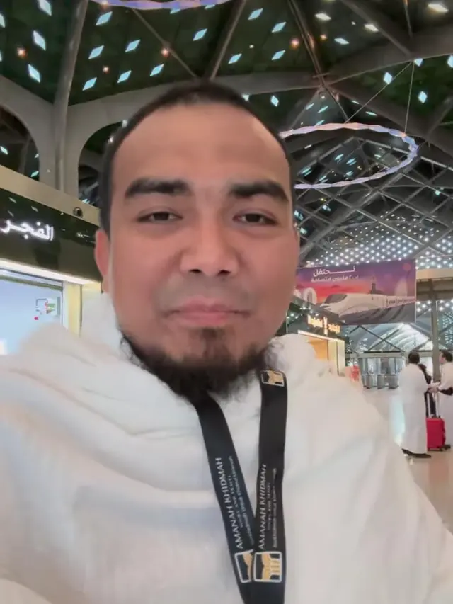 Dihina Gus Miftah, Ustaz Fakhrurrazi Siap Berangkatkan Umrah Penjual Es Teh Viral. (instagram/fakhru_ans_official)
