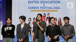 Di festival tersebut Un1ty membawakan empat lagu untuk menghibur para pencari kerja. (Liputan6.com/Herman Zakharia)