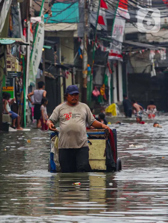 Diperkirakan, potensi banjir rob akan melanda sejumlah wilayah hingga 17 Januari 2025. (Liputan6.com/Angga Yuniar)