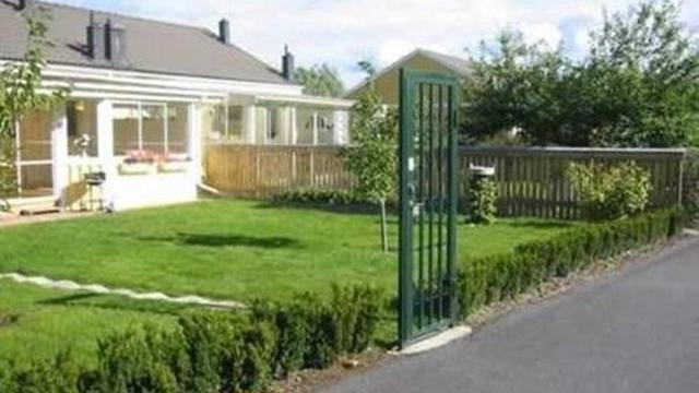 6 Bentuk Pagar Nyeleneh Tak Punya Fungsi Ini Bikin Geleng Kepala