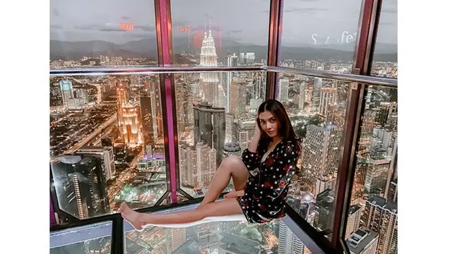 6 Pesona Mesty Mez, Istri Gerald Yohanes 'Anak Langit' yang Cantik Menawan