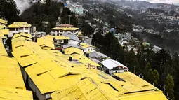 Dengan ketinggian sekitar 3.000 m dpl, Tawang dikenal akan Biara Galden Namgyal Lhatse yang telah berusia 400 tahun. (AFP/Arun Sankar)