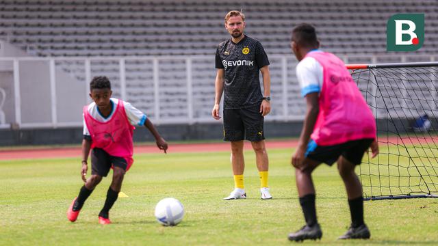 Foto: Keseruan Coaching Clinic Bareng Borussia Dortmund, Dibimbing Langsung oleh Tiga Legenda Die Borussen