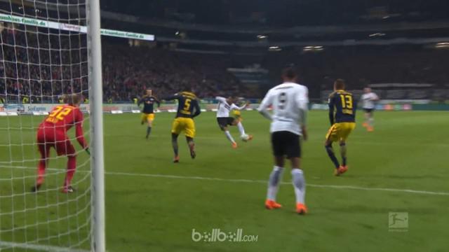 Leipzig gagal meraih poin kala bertandang ke markas Eintracht Frankfurt dan harus menerima kekalahan dengan skor 2-1. Jean Kevin A...