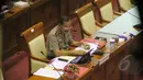 Komjen Pol Badrodin Haiti saat mengikuti Uji kelayakan dan kepatutan (fit and proper test) calon Kapolri di Komisi III DPR, Jakarta, Kamis (16/4/2015). (Liputan6.com/Helmi Afandi)