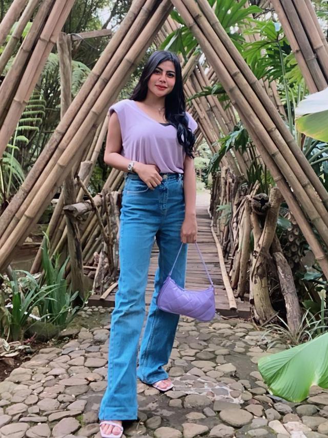 7 Potret Tisya Erni, Model yang Dikabarkan Dekat dengan Sule