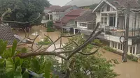 Warga Korban Banjir Bekasi Terjebak di Lantai 2 Rumah Butuh Bantuan Makanan