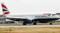 Pilot melaporkan sebuah benda, yang diduga drone, menabrak bagian depan pesawat Airbus A320 yang diterbangkannya (BBC.com).