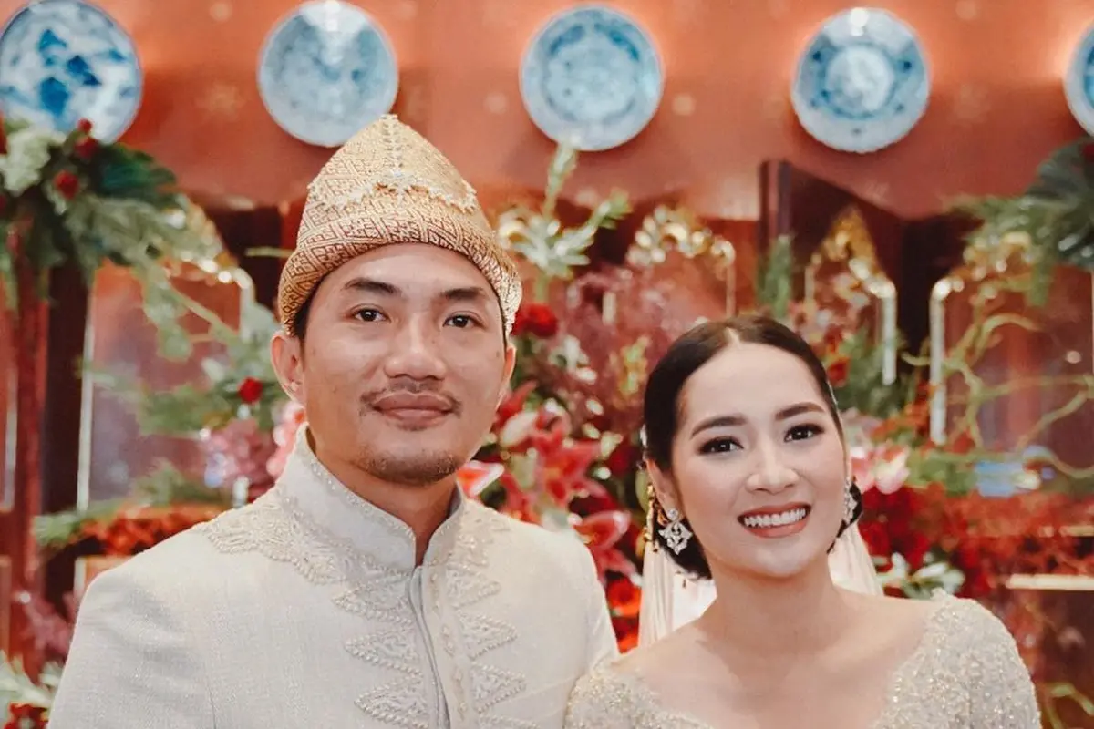 6 Momen Manis Nikahan Niken Anjani, Cantik Pakai Busana Adat Palembang