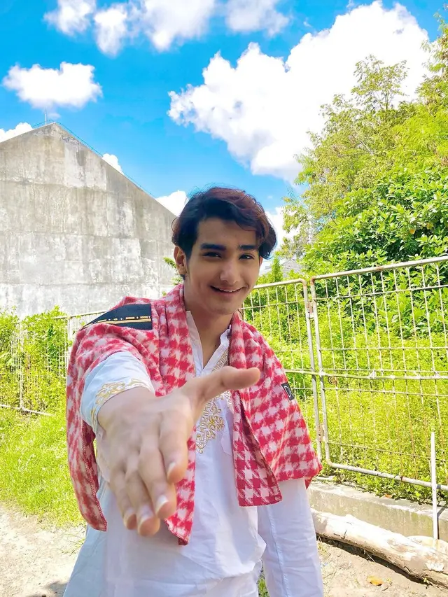 6 Potret Mahdy Reza Pemain Sinetron 'Buku Harian Seorang Istri' Pakai Baju Koko