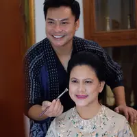 Ryan Ogilvy mengucapkan terima kasih kepada Iriana yang telah mempercayakan dirinya merias jelang pelantikan Jokowi sebagai presiden (Dok.Instagram/@ryanogilvy/https://www.instagram.com/p/B311uFvgTQV/Komarudin)
