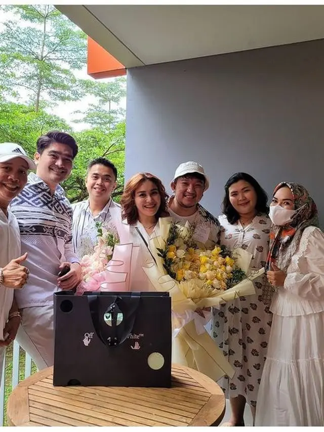 6 Momen Perayaan Ulang Tahun Ayu Ting Ting ke-29, Digelar di Hotel Berbintang