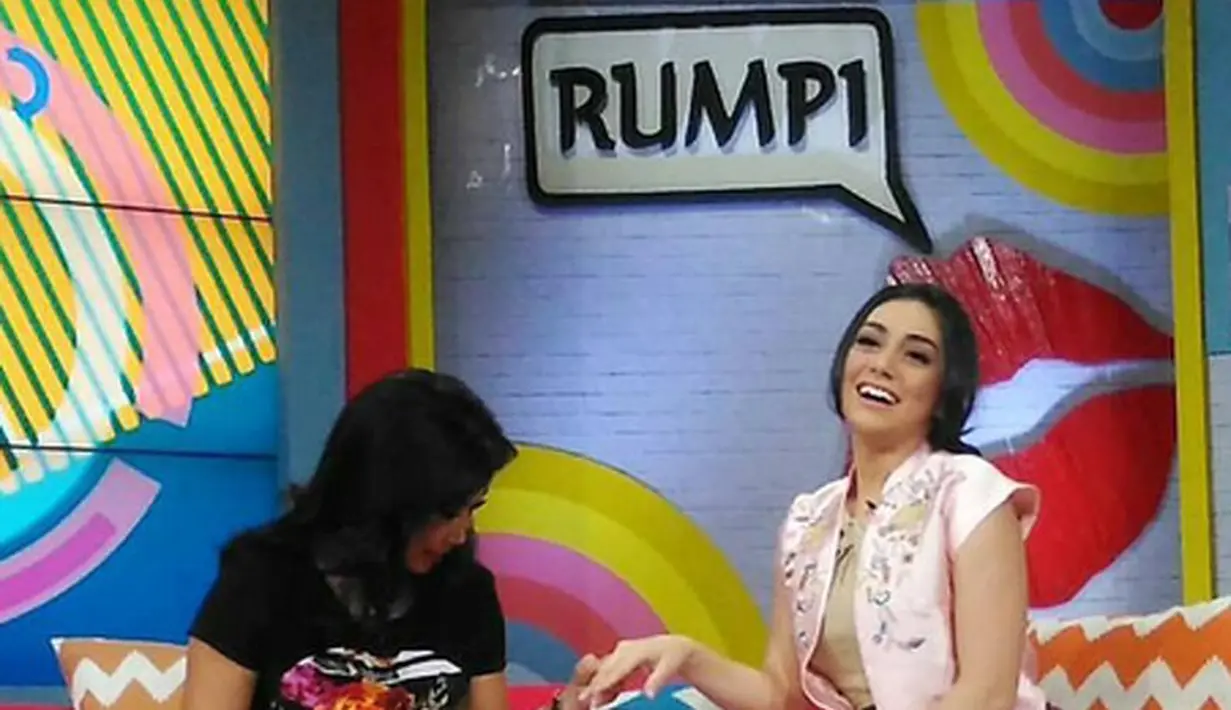 Meski banyak yang sinis, banyak juga yang mendukung pasangan keduanya. Bahkan dalam akun instagram, steeffan_william mengunggah foto screnshot berita  tentang kehamilannya, dan membantahnya dalam keterangan foto. (Instagram/celine_evangelista)