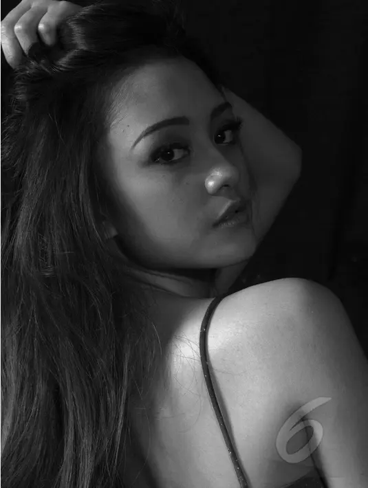 Gadis kelahiran Bandung 4 Juli 1995 bersama Lusi dan Frischa mewarnai perjalanan Mahadewi generasi kedua. Mereka tengah mempromosikan single terbaru, "Jauh Semakin Jauh", Jakarta, Kamis (21/5/2015).  (Liputan6.com/Faisal R Syam)