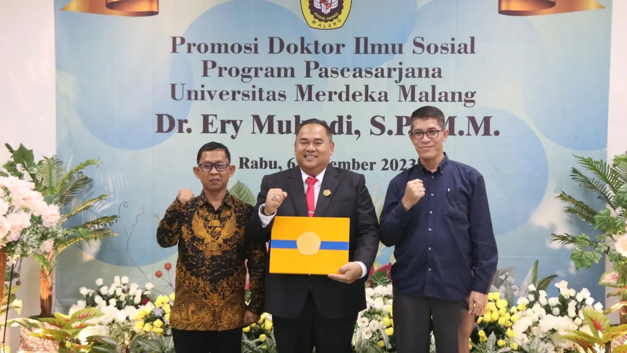 Resmi Bergelar Doktor, Kadis Kominfo Staper Kutai Timur Lulus dengan Predikat Sangat Memuaskan