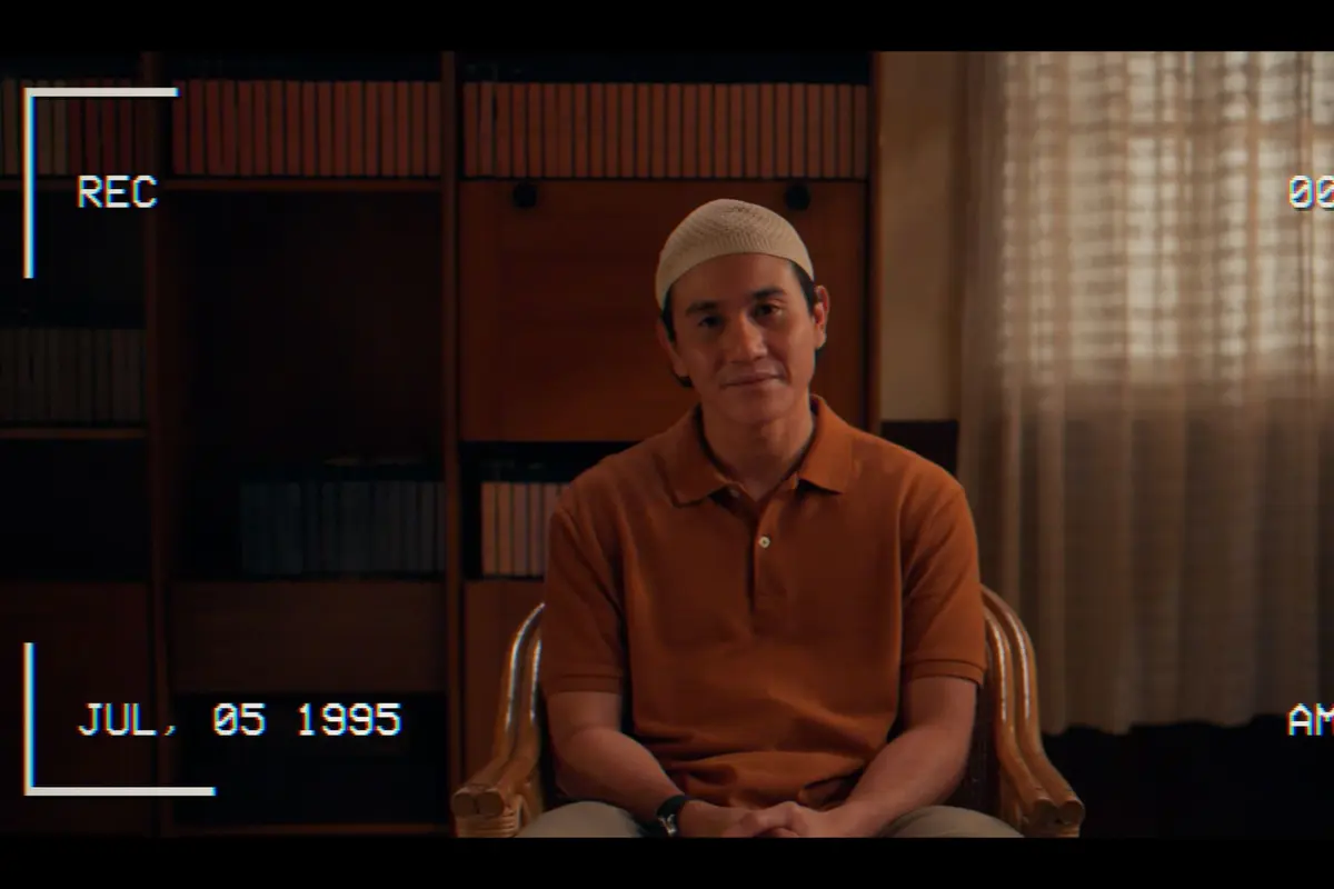 Vino G. Bastian dalam film "Sabtu Bersama Bapak". (Foto: Prime Video)