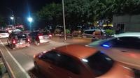 Puncak Arus Balik di Pelabuhan Merak, Polisi Lakukan Rekayasa Lalu Lintas. (Liputan6.com/Yandhi Deslatama)
