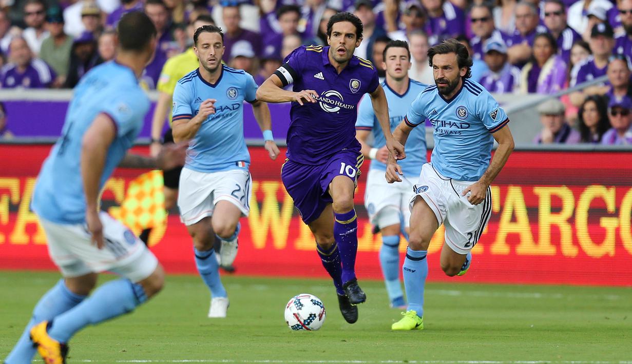 Andrea Pirlo mengawali kariernya di Brescia dan menjalani debut profesionalnya pada tahun 1995. (AFP/Alex Menendez)