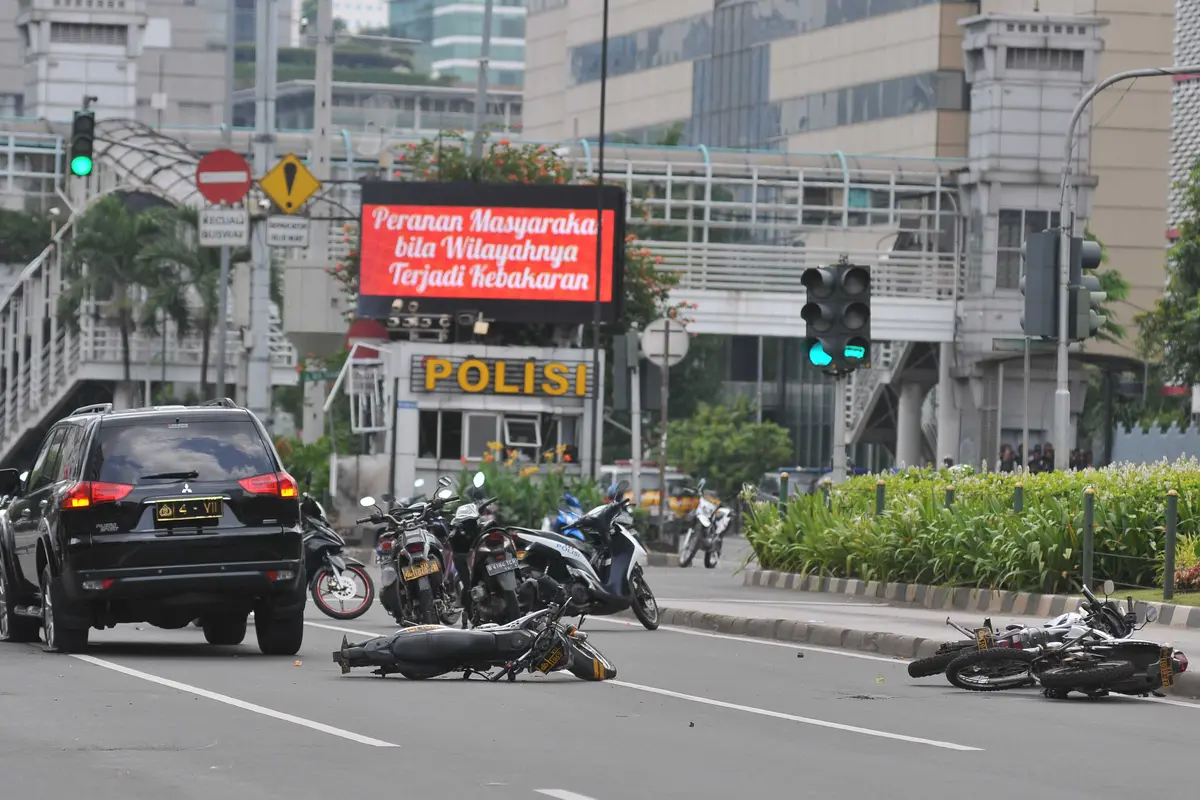 Proyektil Peluru dan Pecahan Bom Berserakan di Jalan Thamrin