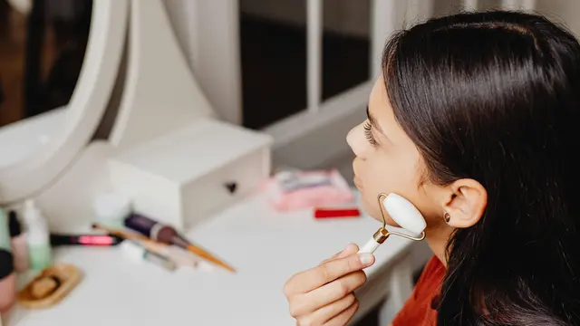Menjaga Kulit agar Tetap Lembap dan Terhidrasi di Tengah Cuaca Panas dengan Tips Skincare Berikut
