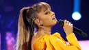 Lewat akun Twitternya Ariana memohon maaf atas ledakan bom yang terjadi di konsernya yang berlangsung di Manchester. Terpuruk dan sedih, Ariana pun tak bisa menuliskan perasaannya dengan kata-kata. (AFP/Bintang.com)