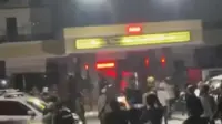 Mapolres Lumajang diserang warga yang mengamuk pada Minggu malam (13/10/2025). (Liputan6.com/ Hermawan)