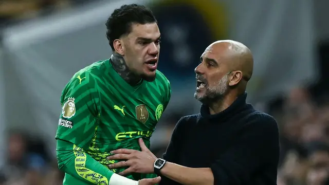 Foto: Momen Ederson Ngamuk saat Man City Bertandang ke Markas Tottenham Hotspur di Liga Inggris