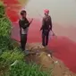 Tangkapan layar video viral pencemaran Sungai Cisadane di Tangsel. (Istimewa)
