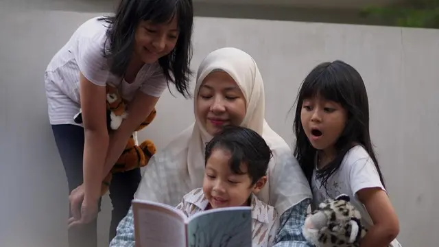 Natasha Rizki bacakan buku untuk anak (Instagram/natasharizkynew)
