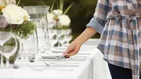 Ingin membuat taplak meja bersih yang baru saja disimpan bebas dari garis lipatan? Simak tips sederhananya di sini.