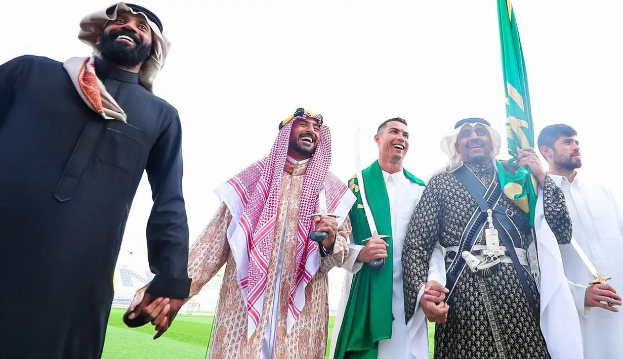 Baru-baru ini, pemain asal Portugal itu menunjukkan pesona pangeran di Hari Pendirian Arab Saudi [instagram/alnassr_fc]