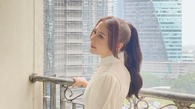 FOTO: Potret Prilly Latuconsina dengan Gaya Rambut Kuncir Kuda, Makin Imut