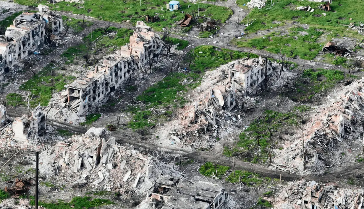 Kementerian Pertahanan Rusia membantah laporan tersebut, mengatakan "situasi keseluruhan di area operasi militer khusus terkendali." (AP Photo/Libkos)