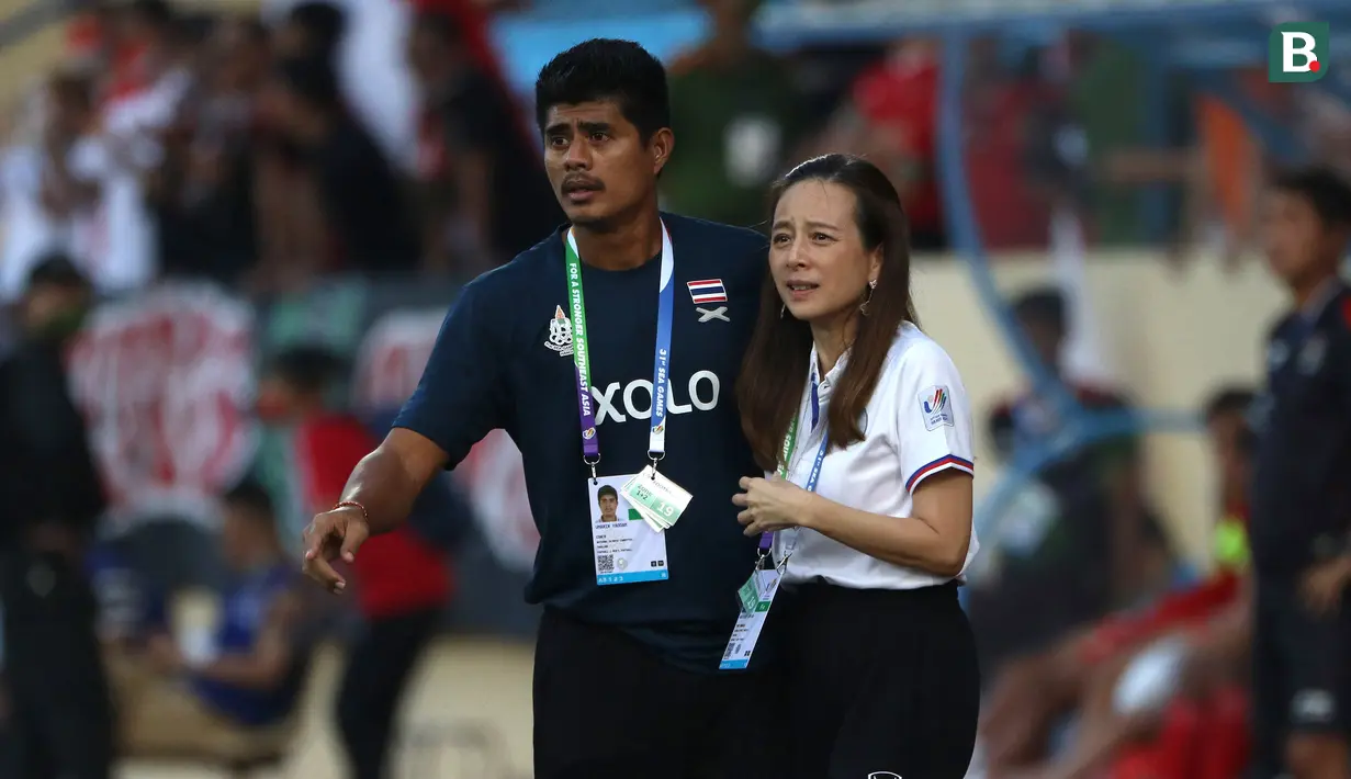 Pada Agustus 2021 Madam Pang kembali diberi kepercayaan yang lebih tinggi untuk menjadi manajer Timnas U-23 dan Timnas Senior Thailand. (Bola.com/Ikhwan Yanuar)