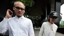 Marshanda dan sang kekasih, Egi John enggan memberi komentar saat  meninggalkan Gedung KPK, Jakarta, Jumat (2/10/2015). Marshanda datang untuk meminta izin agar bisa menjenguk Otto Cornelis Kaligis yang ditahan di Rutan Guntur. (Liputan6.com/Helmi Afandi)
