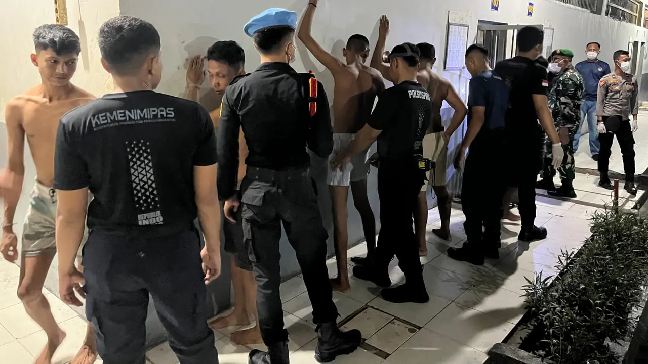 Petugas gabungan menggeledah Lapas Bengkalis