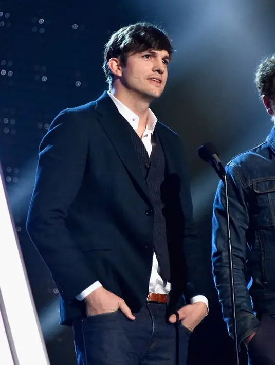 “Kami (Ashton dan Mila) tak berbagi foto anak-anak kami karena itu hak kami. Aku dan istriku hanya ingin karier kami yang tersorot publik, bukan soal anak kami. Jadi aku rasa itu hak yang kami punya,” ungkap Ashton. (AFP)