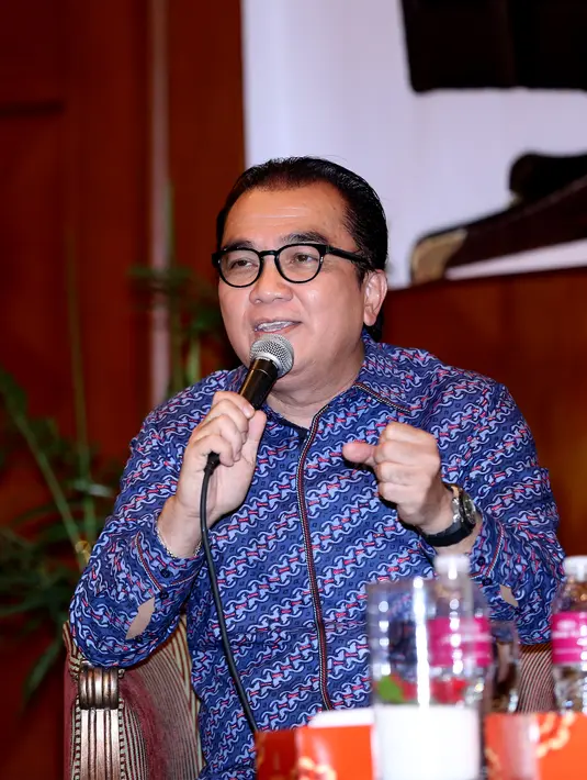 Presenter yang sekarang menjadi Anggota Komisi I DPR dari Fraksi Partai Golkar, Tantowi Yahya mengatakan artis dan seniman menuju perbaikan. Karena tidak  lagi butuh popularitas dan kekayaan. (Andy Masela/Bintang.com)