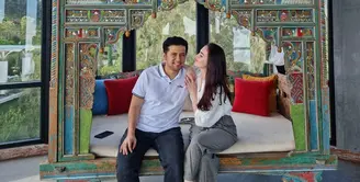 Arumi Bachsin dan Emil Dardak (Instagram/arumibachsin_94)